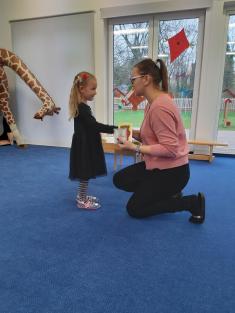 Terezka K. slaví, obě Kačenky svátek-třída SOVIČKY