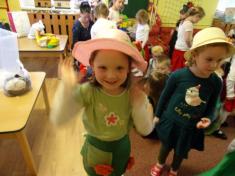 Zimní besídka v MŠ 1 a Belinka slaví narozeniny-třída ČMELÁČCI